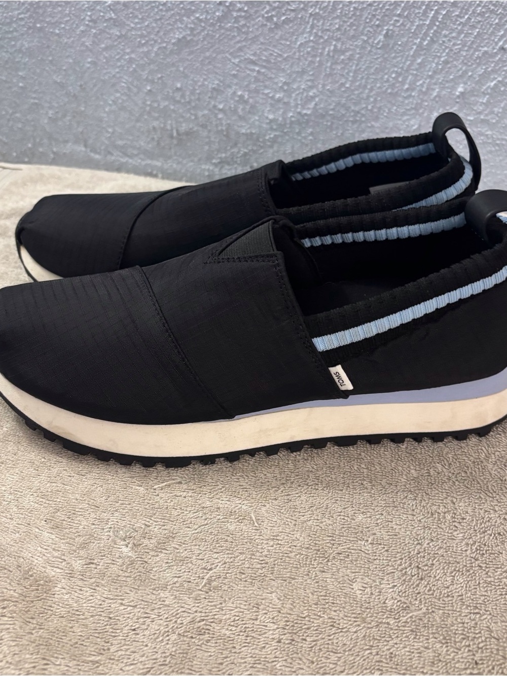 Toms Black Slip-On Sneakers with Light Blue Trim Women’s SZ 8.5 Ripstop like new